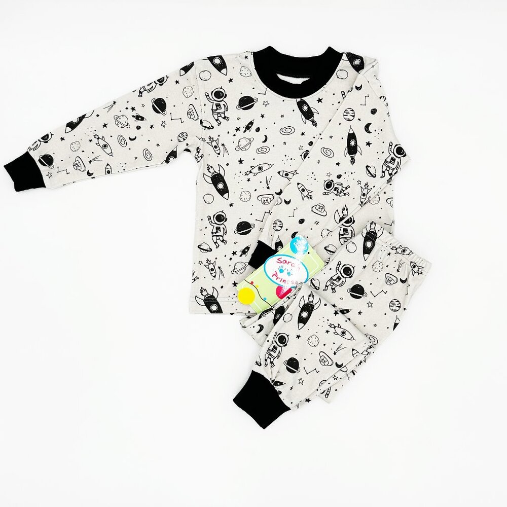 NWT Sara’s Prints Boys Space Pajama Set Size 2T Loose Fit (Tag size 2)